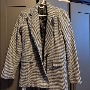 Commense Classic Black and White Blazer